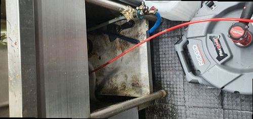 부산 동구 수정5동 하수구막힘 배수 지연과 수위 변화를 확인하는 점검 장면
